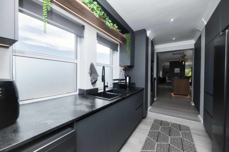 4 Bedroom Property for Sale in Hemel en Aarde Estate Western Cape